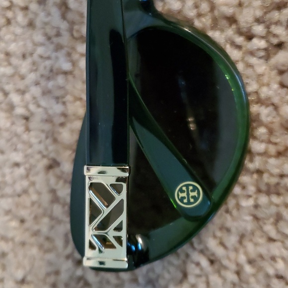 TORY BURCH Sunglasses, case & goldtone round hoop earrings set - Picture 12 of 14